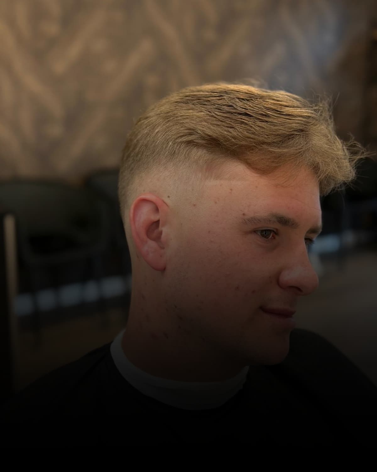 Fade basso ragazzo biondo