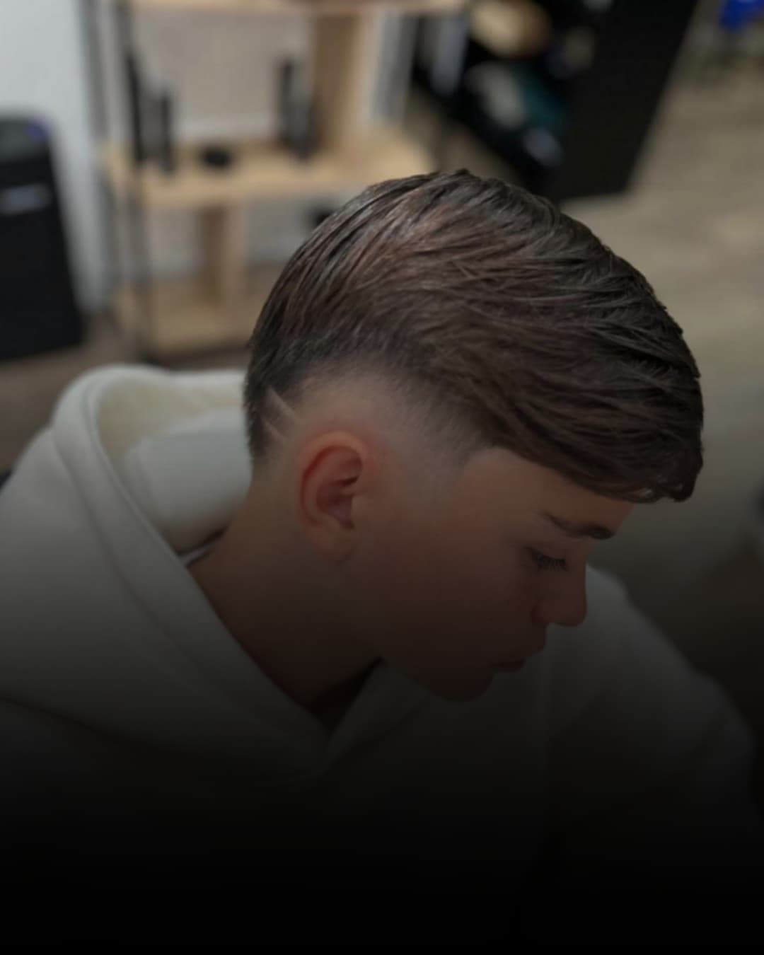 Pompadour ragazzo profilo