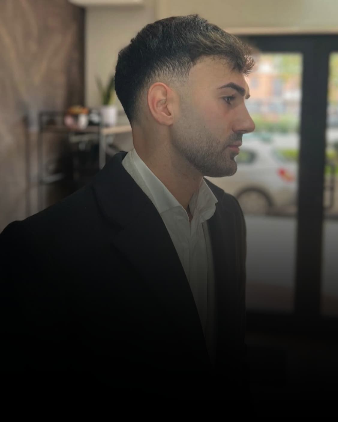 Taglio uomo elegante con barba