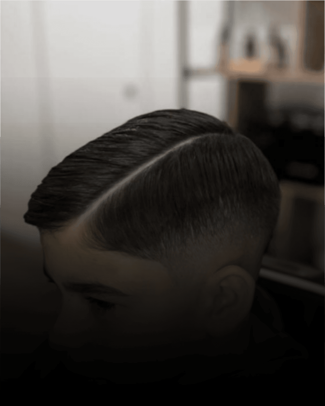 Bimbo skin fade vista dall alto